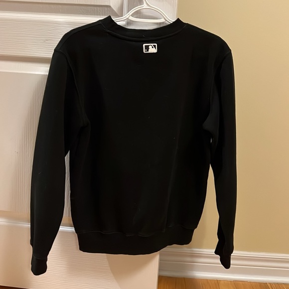 NY Yankees Sweater - Picture 2 of 3